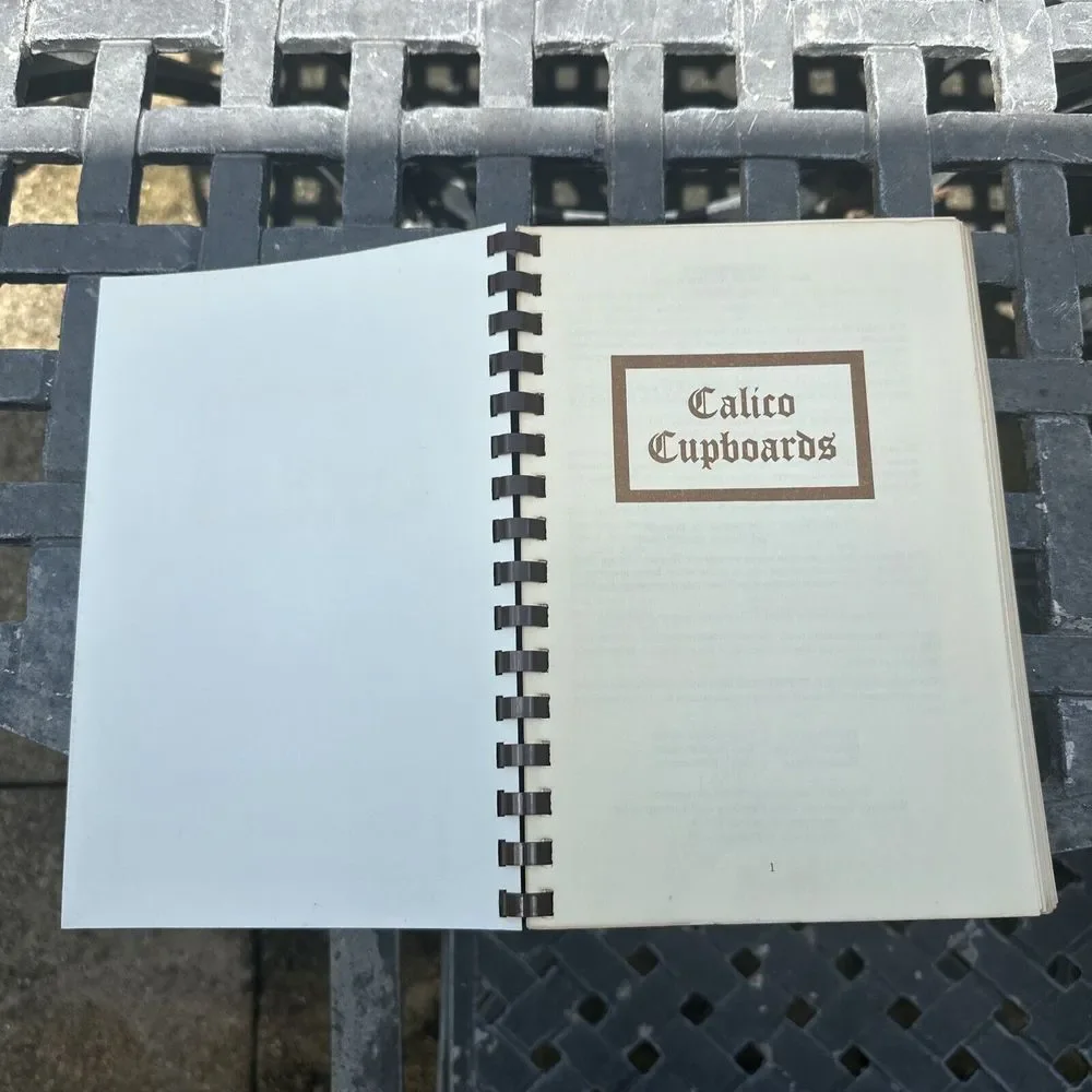 VTG Calico Cupboards‎ Cookbook Benton Arkansas Junior Auxiliary 1980 80s EUC